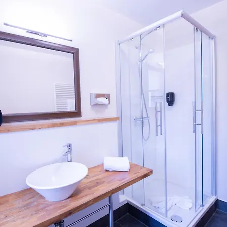 Boutique Schwarzer Baer 酒店 *